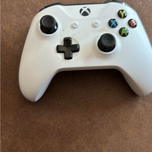 Microsoft Xbox Controller - White and Black